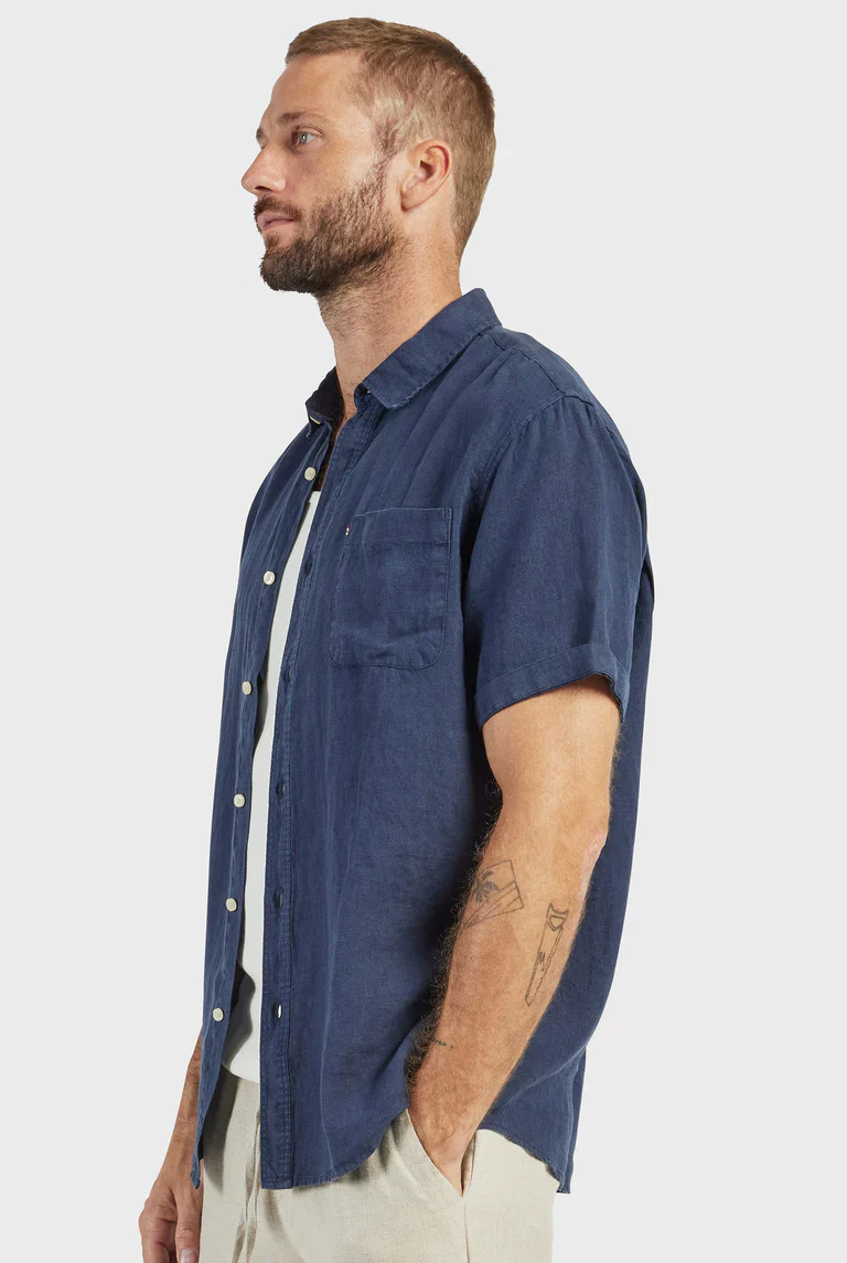 Hampton Linen Short Sleeve Shirt in Navy - Image 4
