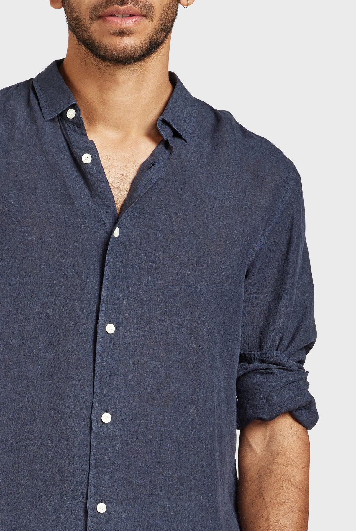 Mick Linen Shirt in Navy - Image 3