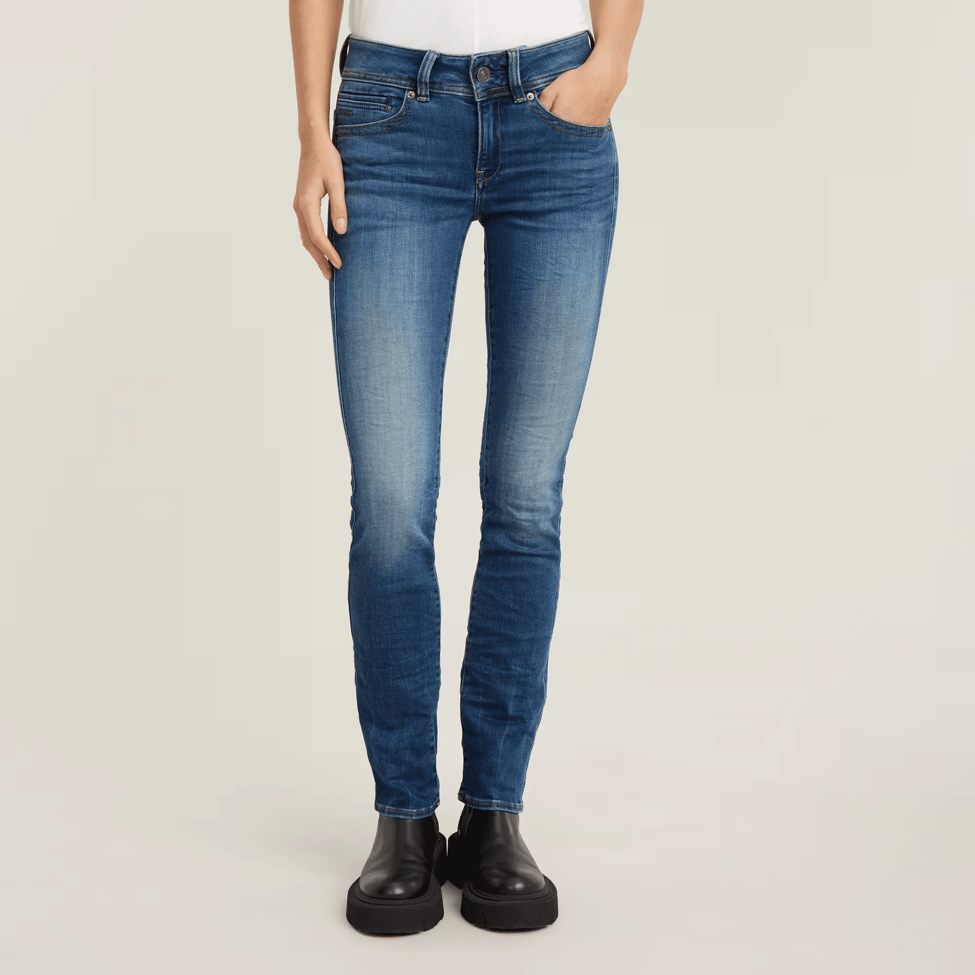 Midge Straight Jeans in Medium Indigo Aged - Image 3