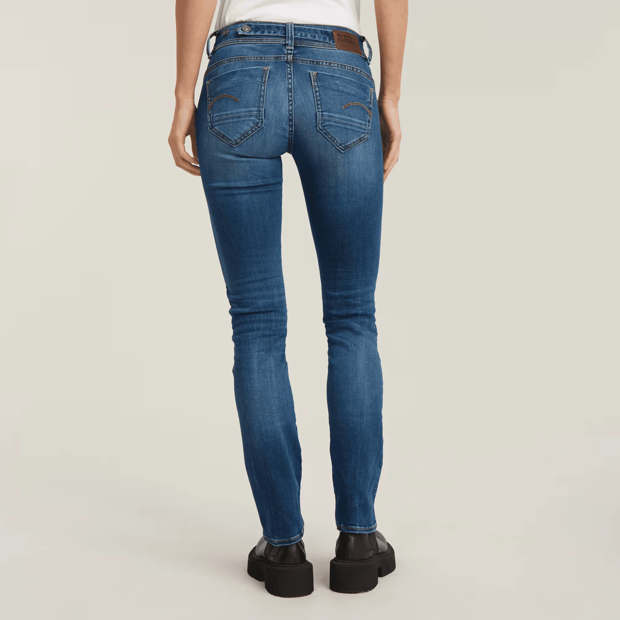 Midge Straight Jeans in Medium Indigo Aged - Image 4