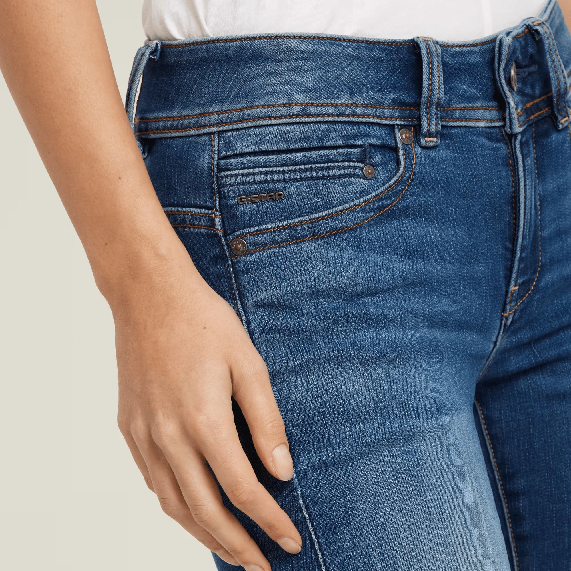 Midge Straight Jeans in Medium Indigo Aged - Image 5